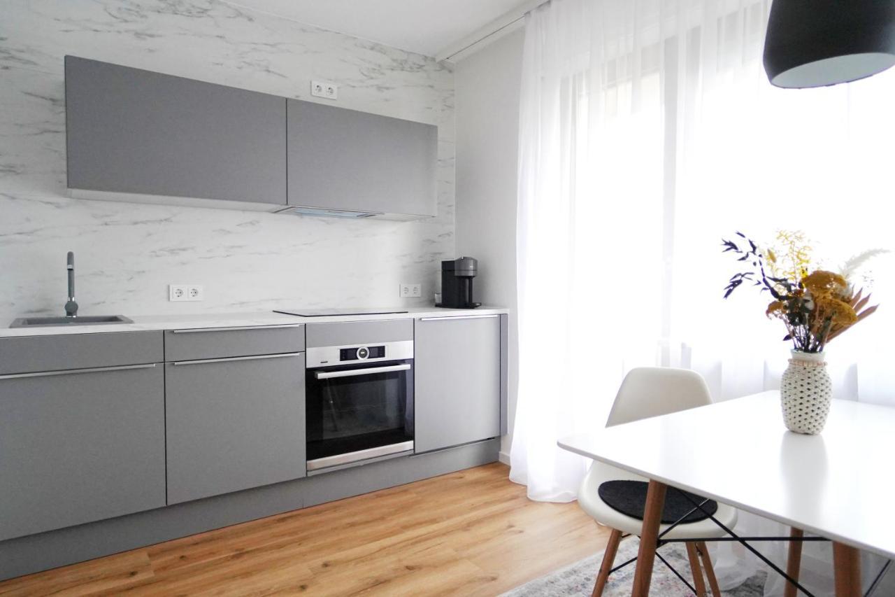 Apartment Mit Balkon Und Privatparkplatz Augsburg Eksteriør billede