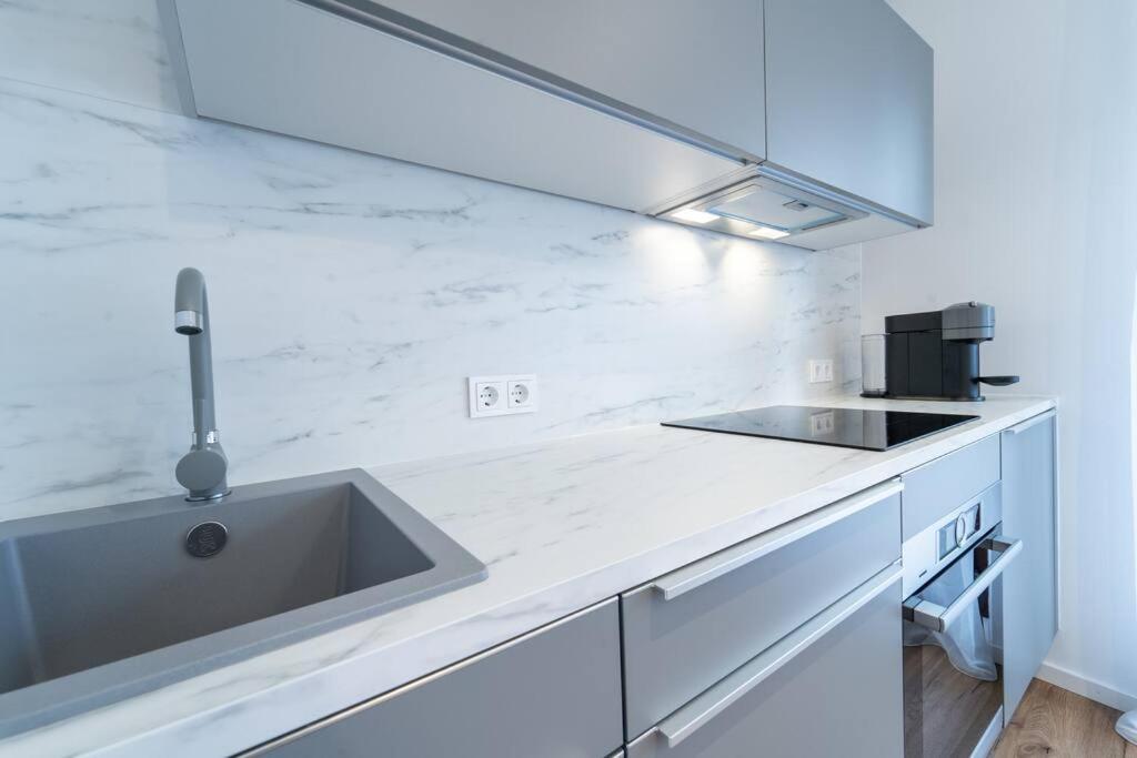 Apartment Mit Balkon Und Privatparkplatz Augsburg Eksteriør billede