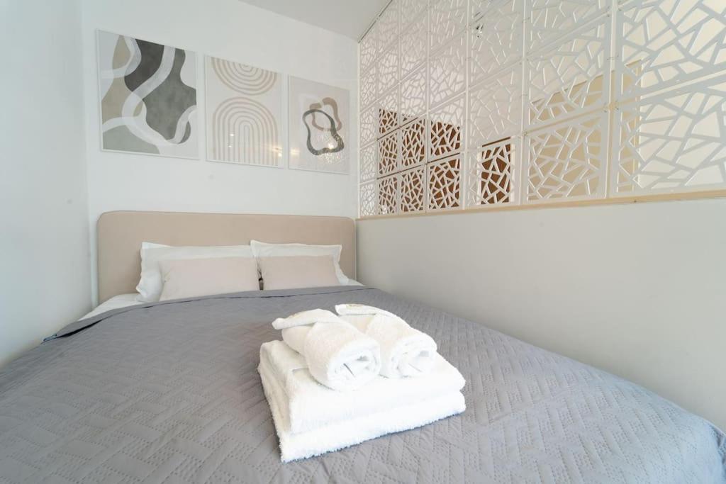 Apartment Mit Balkon Und Privatparkplatz Augsburg Eksteriør billede