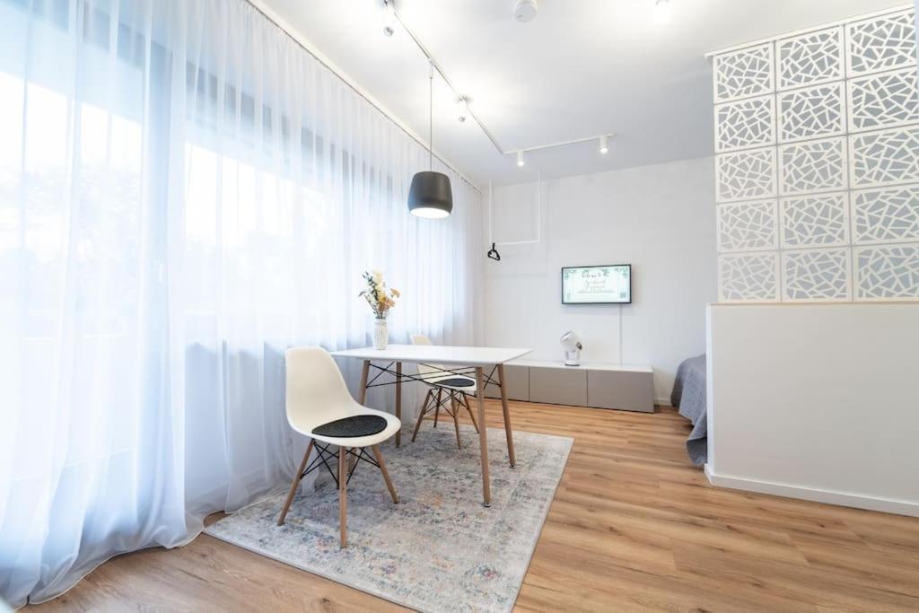 Apartment Mit Balkon Und Privatparkplatz Augsburg Eksteriør billede