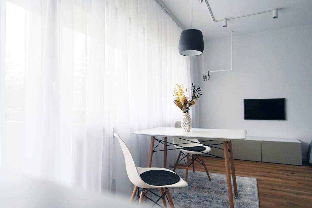 Apartment Mit Balkon Und Privatparkplatz Augsburg Eksteriør billede